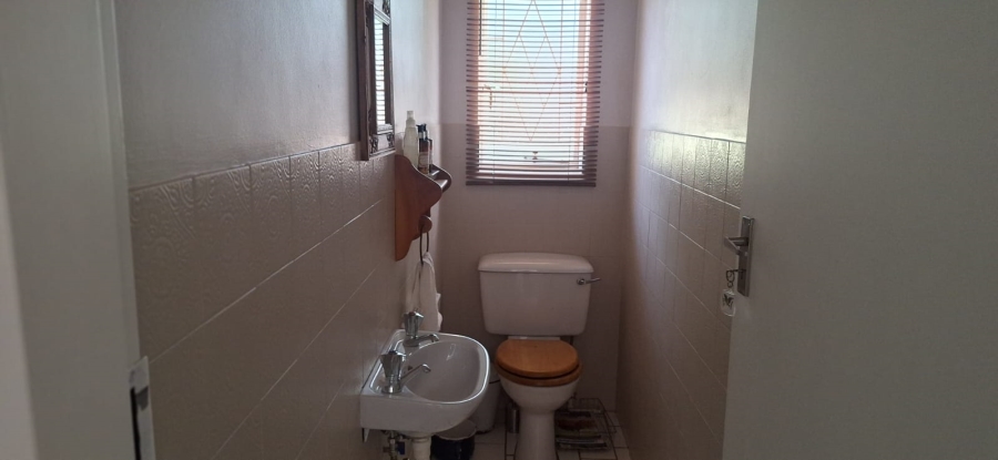 4 Bedroom Property for Sale in Carters Glen Northern Cape